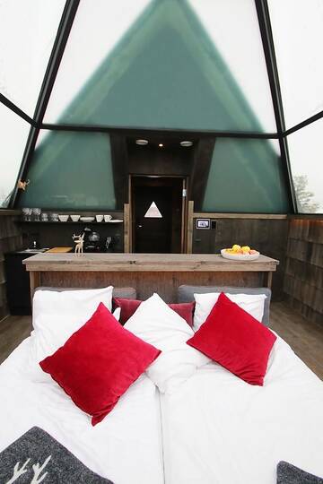 Фото номера Glass Pyramid Igloo Отель Aurora Pyramids &amp; Hotel Taivaanvalkeat г. Конгас 12